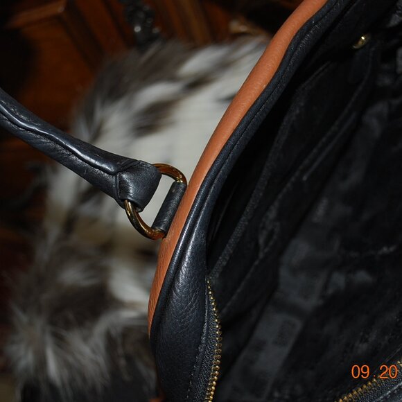 Michael Kors Black & Tan bag - Picture 6 of 9